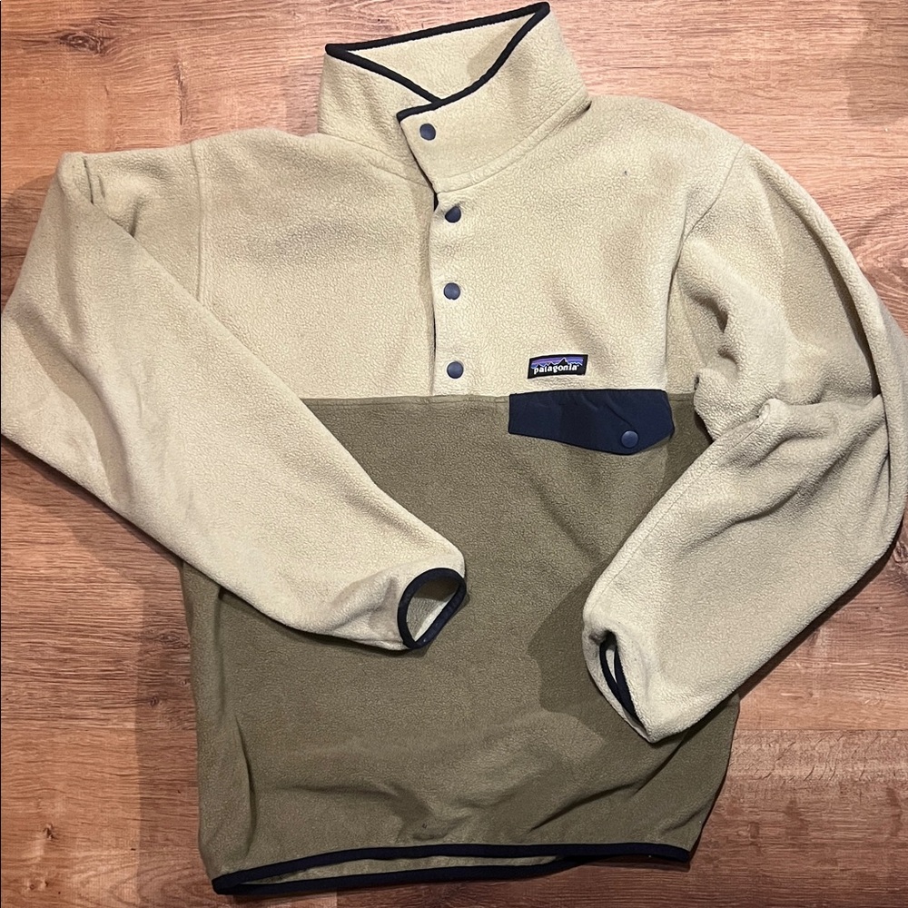 Patagonia Tan and Olive Fleece Pullover